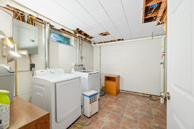 Building Photo - 2913 13th St