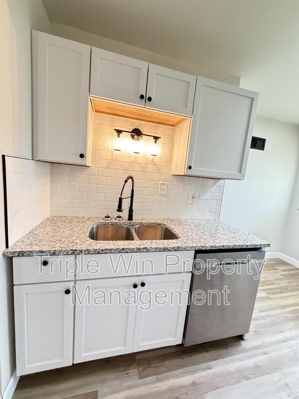 Building Photo - 2257 Luxmore Dr