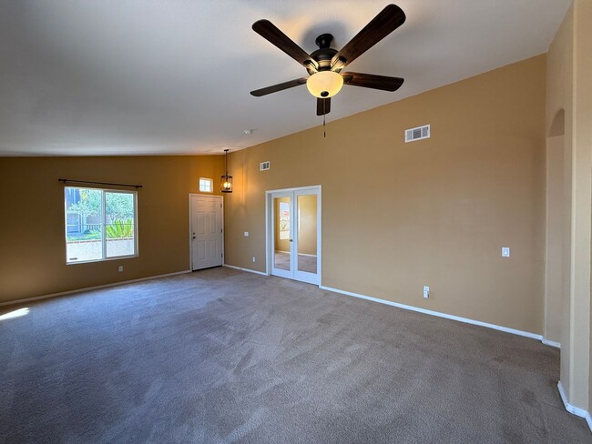 Building Photo - Spacious Single Story 4 Bedroom, 2 Bathroo...