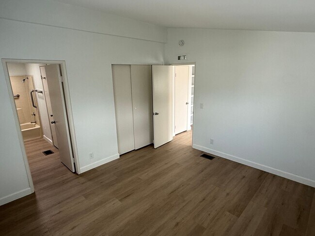 Building Photo - Cute Home Calling