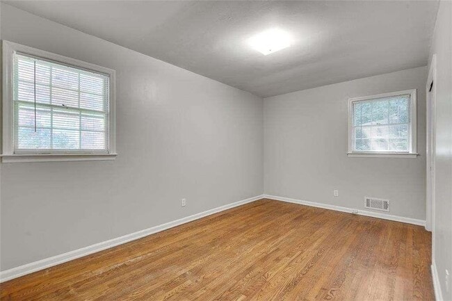 Building Photo - 799 Marstevan Dr NE