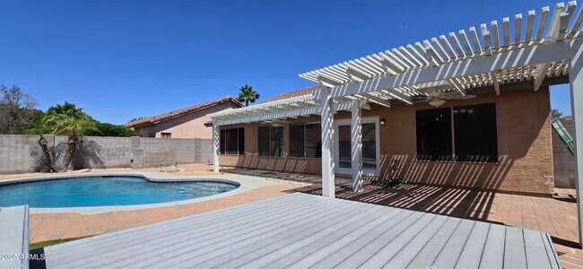 Building Photo - 4117 W Menadota Dr