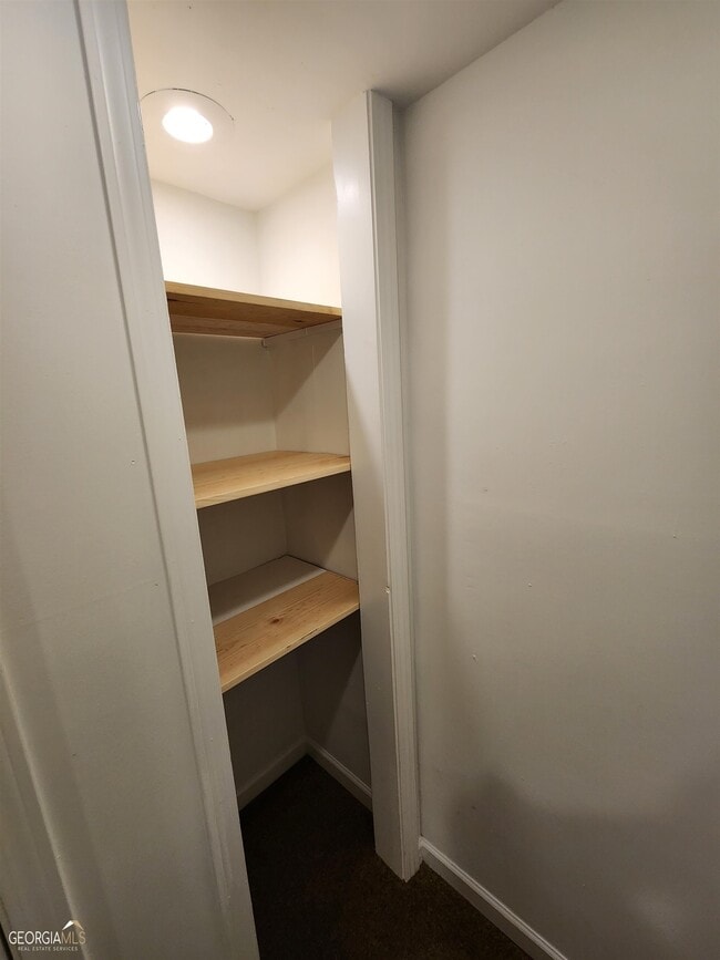 Building Photo - 2577 Eastwood Dr