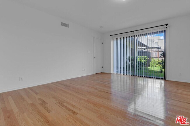 Building Photo - 152 S Kilkea Dr