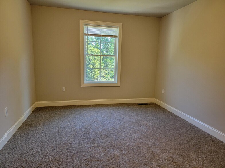 Building Photo - 205 Sage Blvd