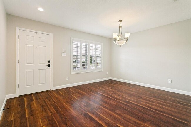 Building Photo - 9932 George Washington Dr