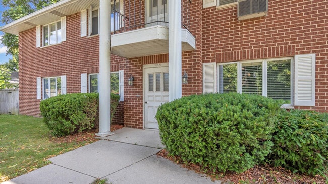 Primary Photo - 615 Michigan Ave