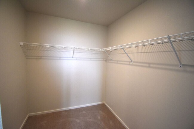 Building Photo - Beautiful Home in Cul De Sac!