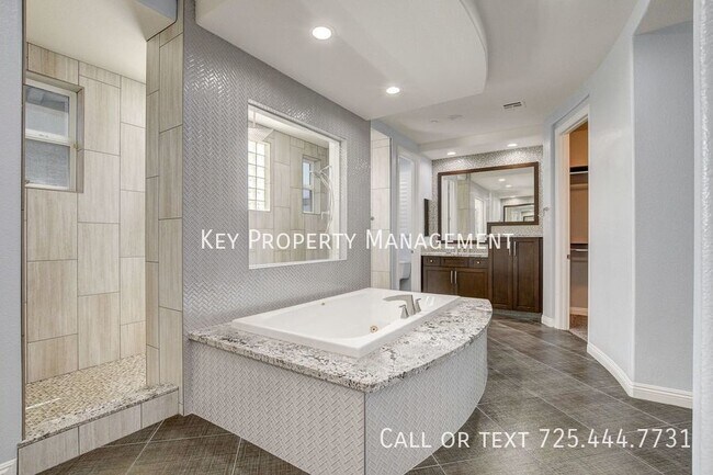 Building Photo - 4 BEDROOM 4.5 BATH MOUNTAINS EDGE REMODELE...