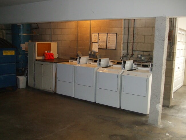 Building Photo - 524 Francisca N Ave