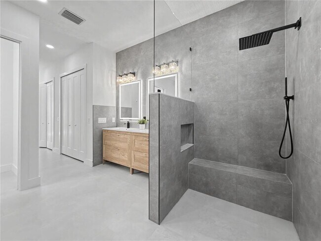 Building Photo - 14687 Lillian Cir