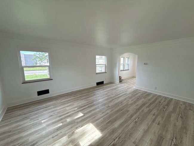 Building Photo - 7209 Brookcrest Dr