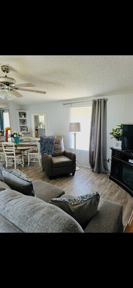 Building Photo - 204 Meadow Lark Dr
