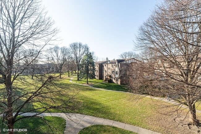 Building Photo - 803 S Dwyer Ave