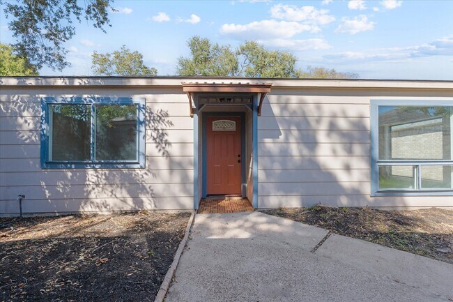 Building Photo - 16106 New Field Dr