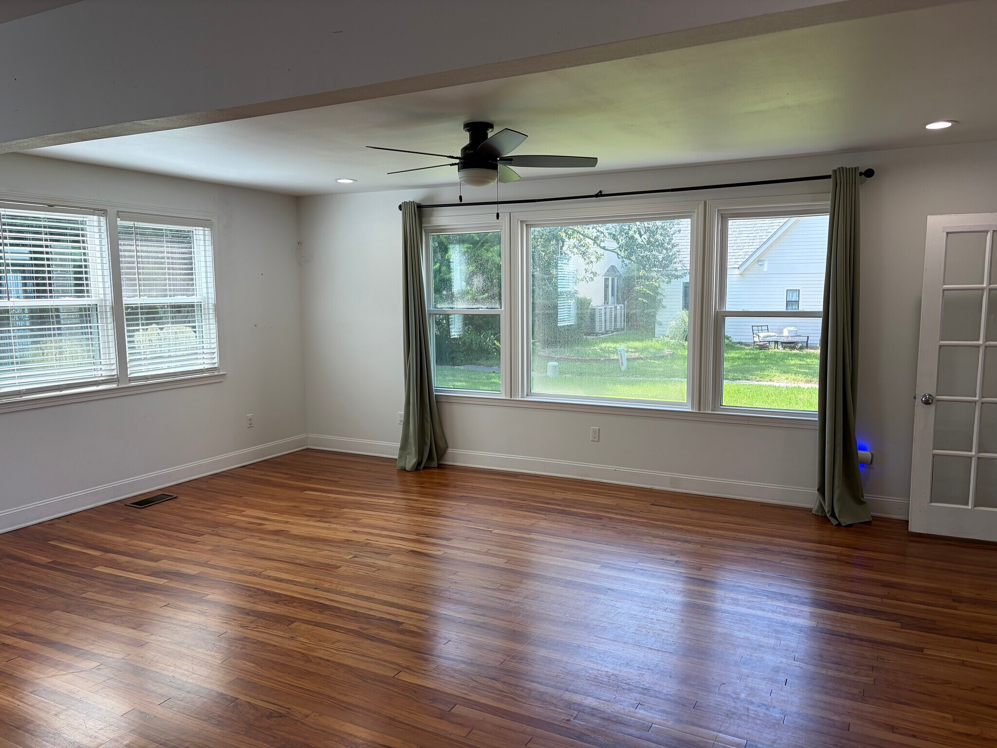 Living room - 46 Wren St