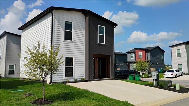Primary Photo - 1100 Indiana Ave