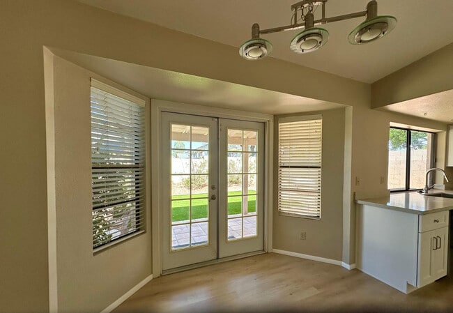 Building Photo - 8878 E Sheena Dr