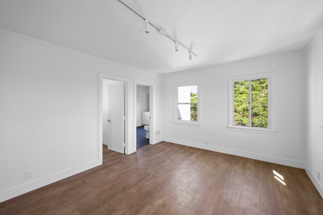 Building Photo - 1905 S Orange Dr