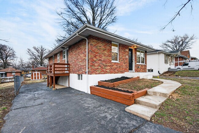 Building Photo - 3831 Brown Rd