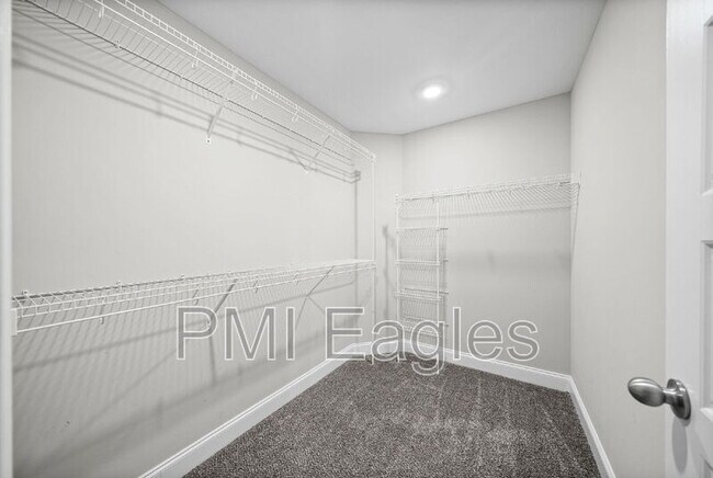 Building Photo - 204 King Rd