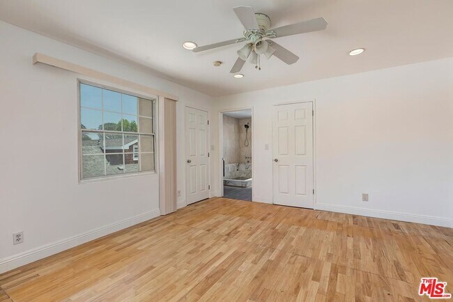 Building Photo - 5049 Hesperia Ave
