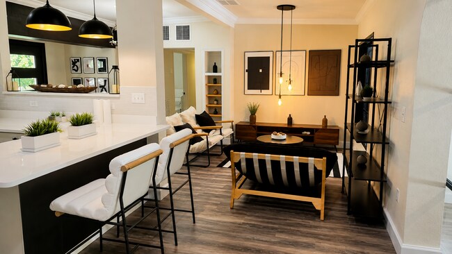 Building Photo - FURNISHED Beautiful Pool Home x Rent in Winter Park Close to Rollins College !