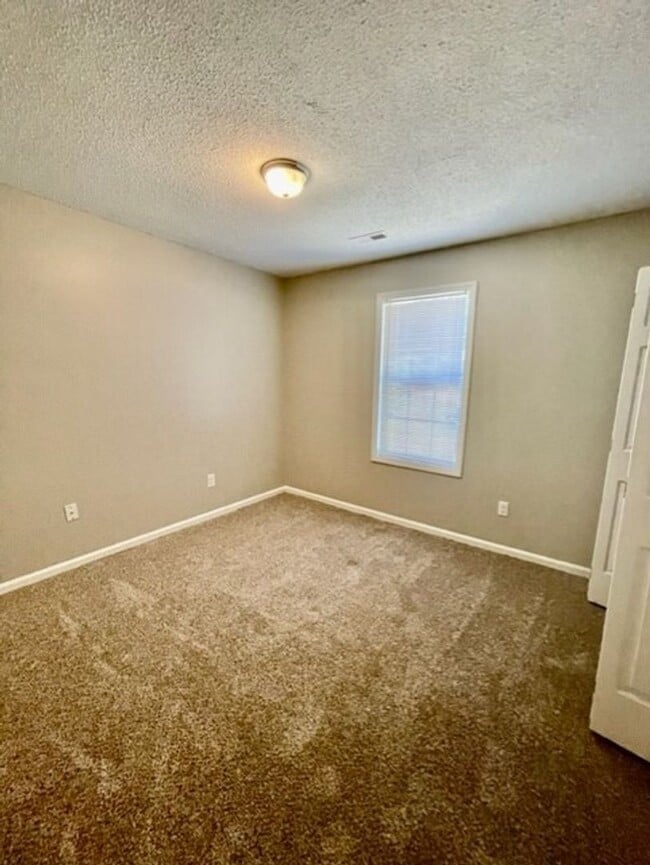 Building Photo - Charming ranch-style 2 Bedroom 1 Bath home in Pineville offering comfortable single-level living.