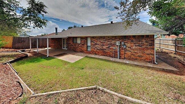 Building Photo - 10020 S Ross Ave