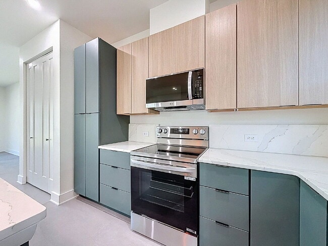 Building Photo - 340 14th St N