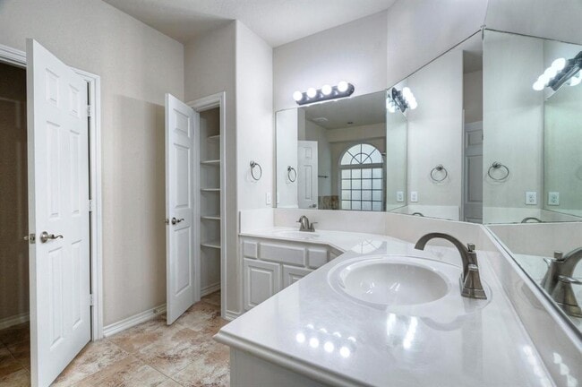 Building Photo - 8334 Cape Royal Dr