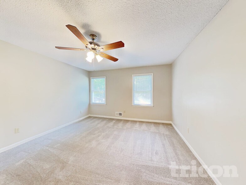 Building Photo - 529 Slew Ave