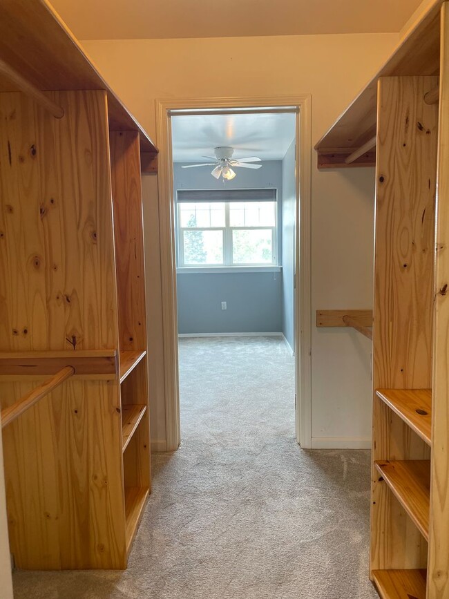 Building Photo - Luxury 3 Bedroom, 1.5 Bathroom End of Row ...