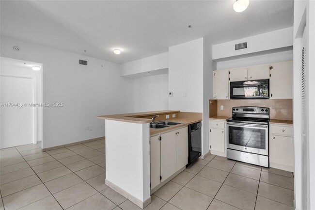 Building Photo - 7280 NW 114th Ave