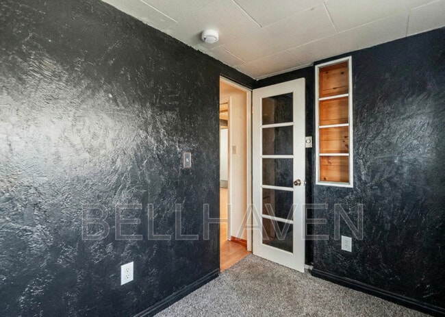 Building Photo - 213 W 37th St