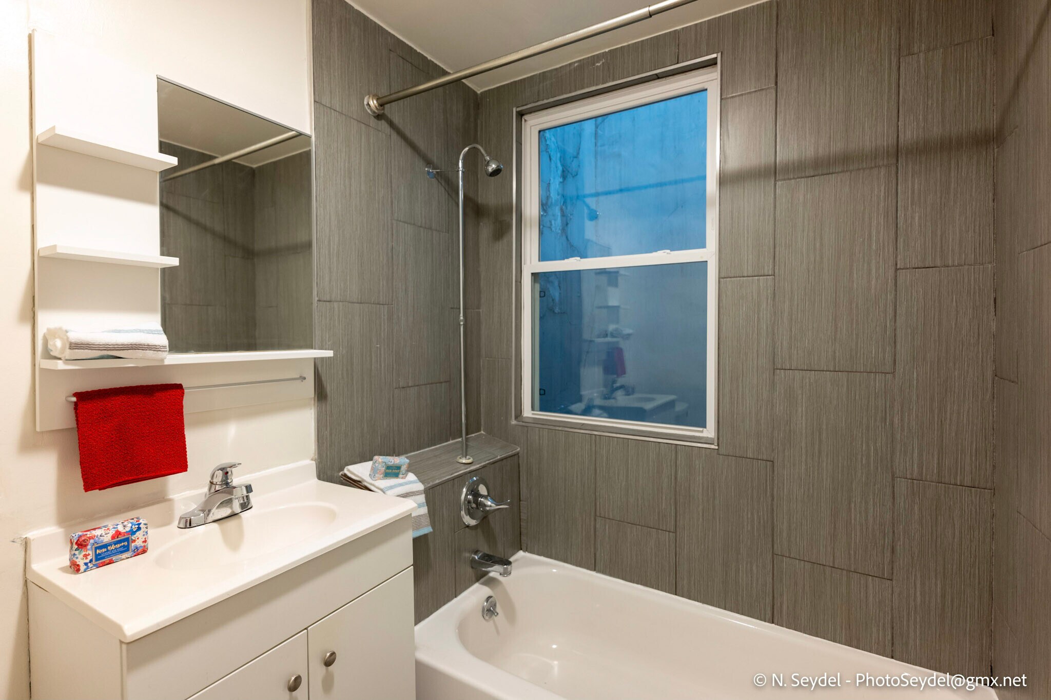 Bathroom - 865 Blaine St