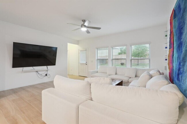 Building Photo - 1107 Cadence Dr