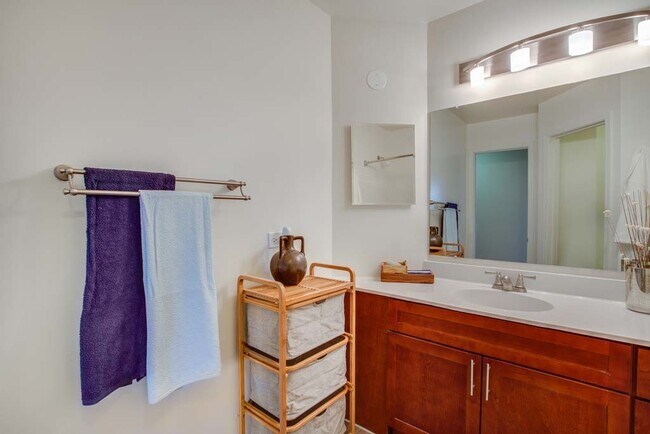 Building Photo - 6035 Stewart Dr