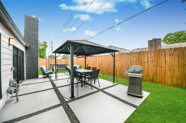 Building Photo - 4411 Hickory Downs Dr