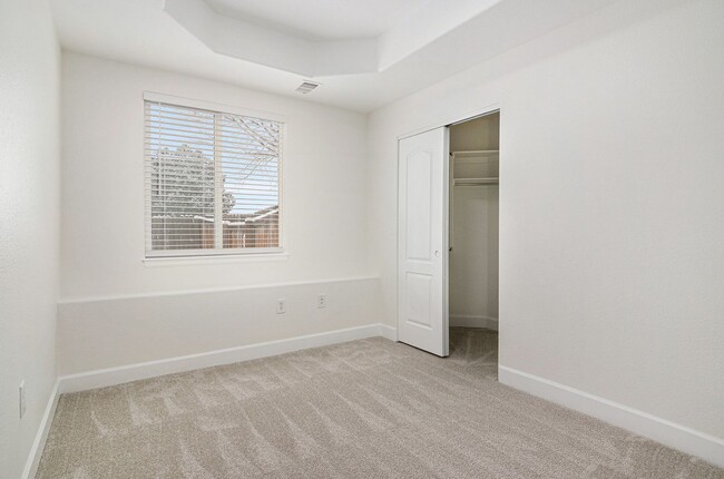 Building Photo - Fully renovated 3 bed/ 2.5 bath duplex in Casle Rock!!