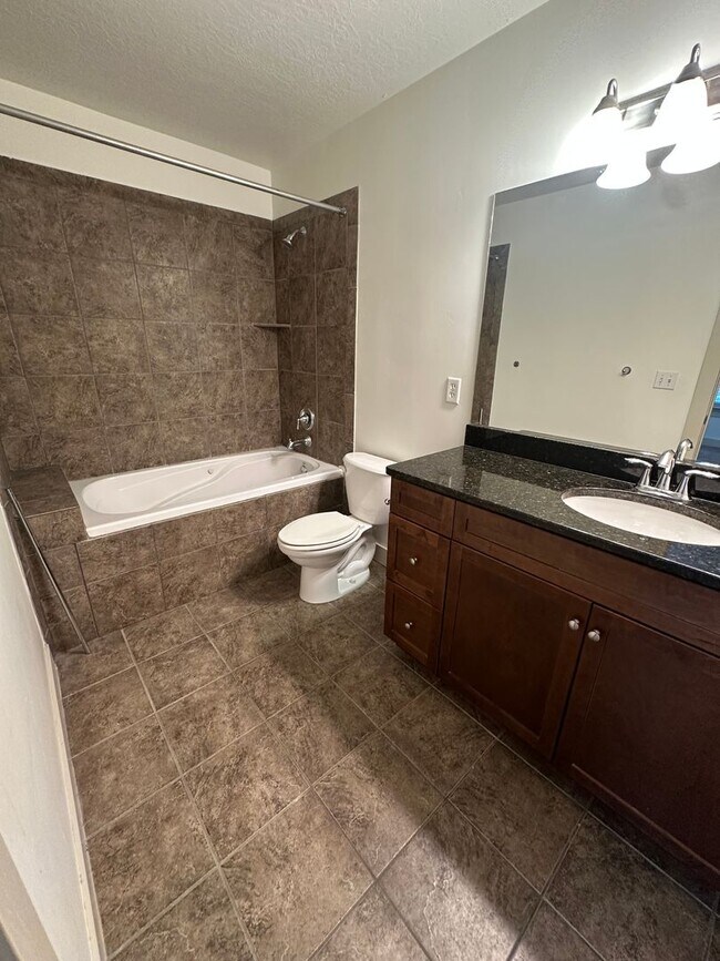 Building Photo - GET $1000 OFF THE FIRST MONTHS RENT!!!