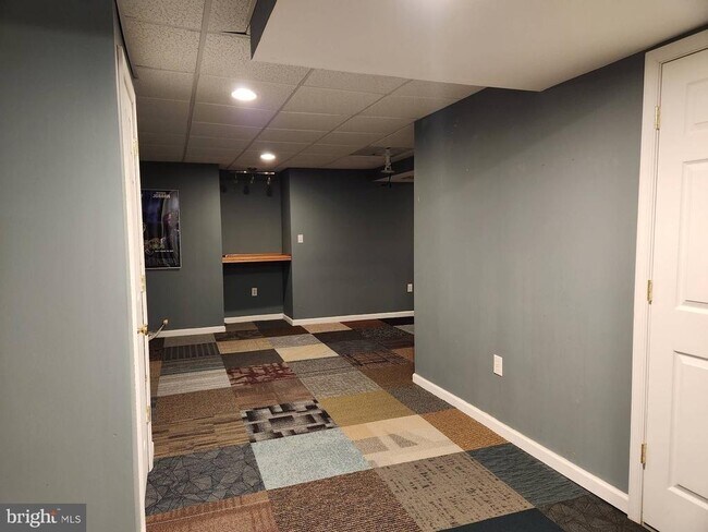 Building Photo - 8813 Francesca Dr