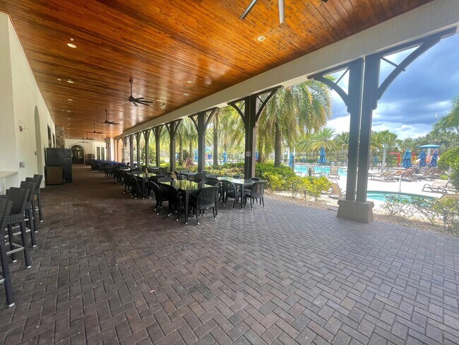 Building Photo - 9980 Edgewater Ct