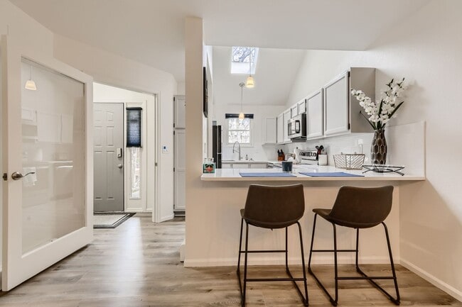 Building Photo - Spacious 3-Level Townhome w/ Private Primary Suite