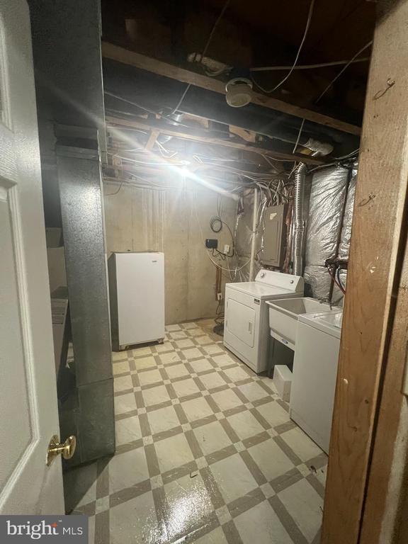 Building Photo - 3325 Midland Ct