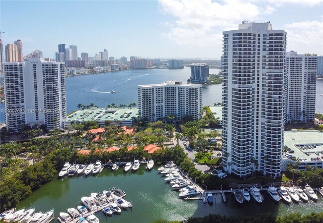 Building Photo - 19101 NE 36th Pl