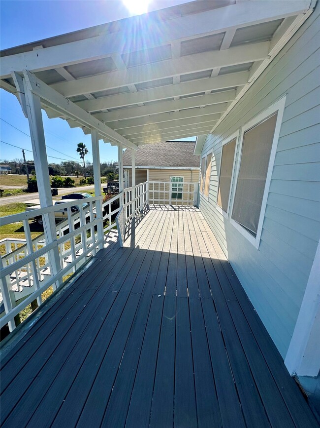 Building Photo - 124 7th St