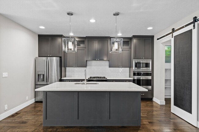 Building Photo - Luxury Living in Harris Ranch | 3 Bed + Office | 3 Bath | 2,713 Sq Ft