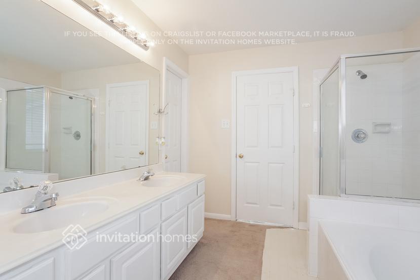 Building Photo - 20818 Whitevine Way