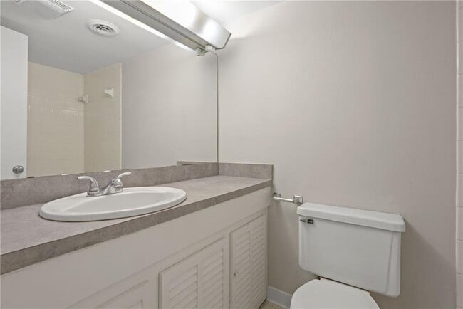 Building Photo - 705 Edgewater Trail